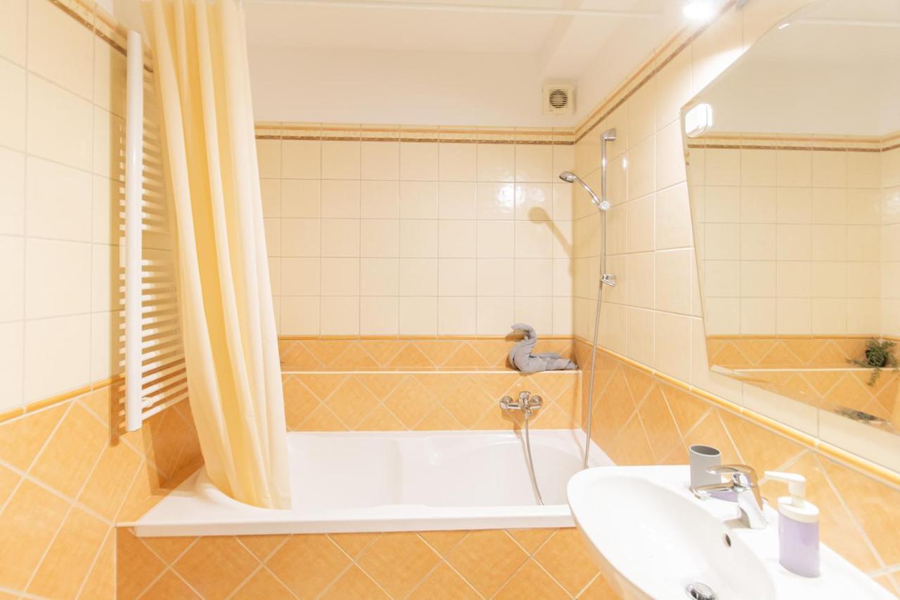Viky'S Apartment Gyor Ngoại thất bức ảnh